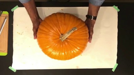 Man Expertly Carves Halloween Pumpkin in Less Than 2 Minutes