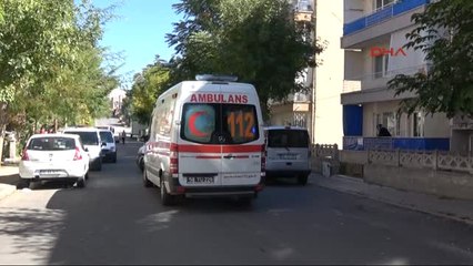 Sivas Kendini Kalorifer Borusuna Asarak İntihar Etti