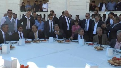 Abdullah Gül'ün Onuruna Verilen Yemekte 50 Koyun Kesildi