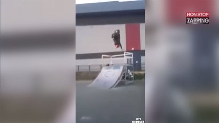 En scooter, il fait le malin dans un skatepark et subit une violente chute (Vidéo)