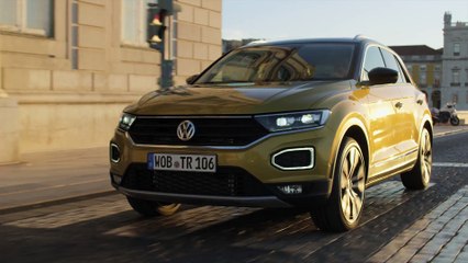 The all-new Volkswagen T-Roc in Gold Driving Video