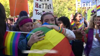 Kosovo : à l’heure de la 1ère Gay Pride, 41% des personnes souhaiteraient "soigner" un enfant qui ferait son coming-out