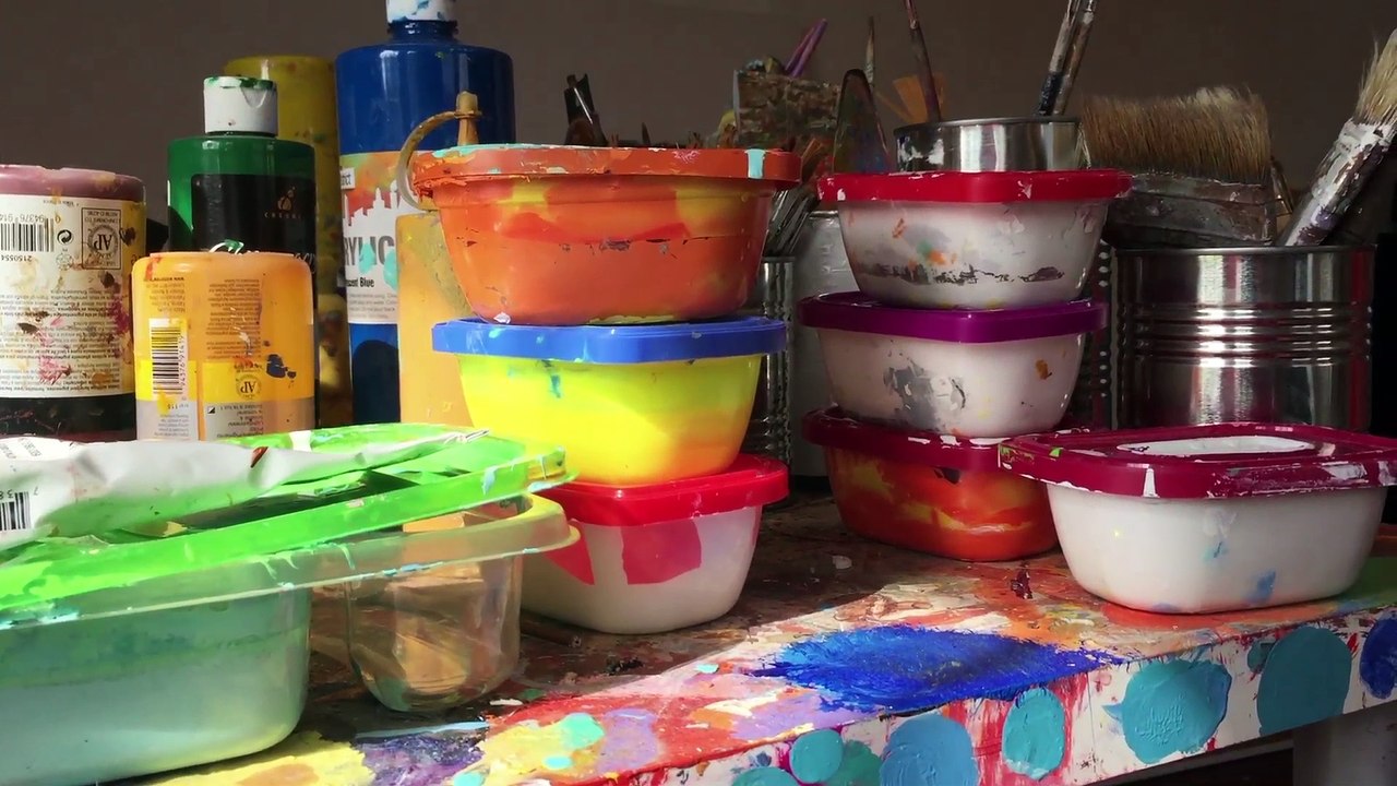 René Ortiz imprime en el lienzo su dialogo con el color