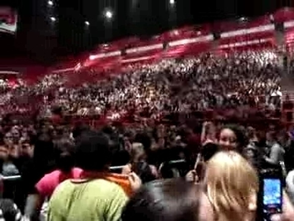 les filles au concert ToKiO HoTeL Bercy
