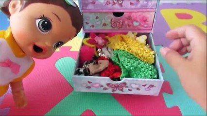 SE ARRUME COM A BABY ALIVE AMANDINHA. Roupinhas novas.