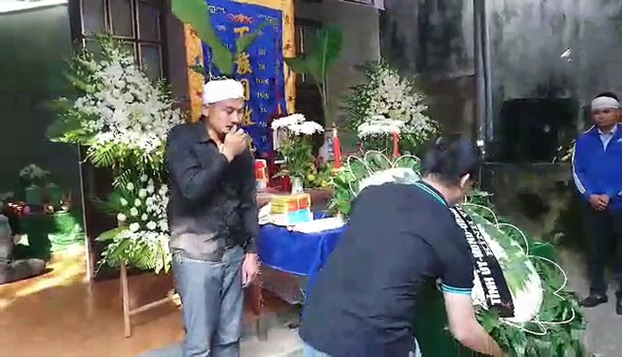 Lễ viếng Đinh Hữu Dư tại quê nhà- Nước mắt không ngừng rơi