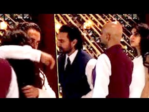 Aamir Khan Gives An Intimate Hug To Fatima Sana Shaikh