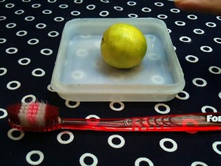 L'astuce étonnante pour avoir des dents blanches naturellement.