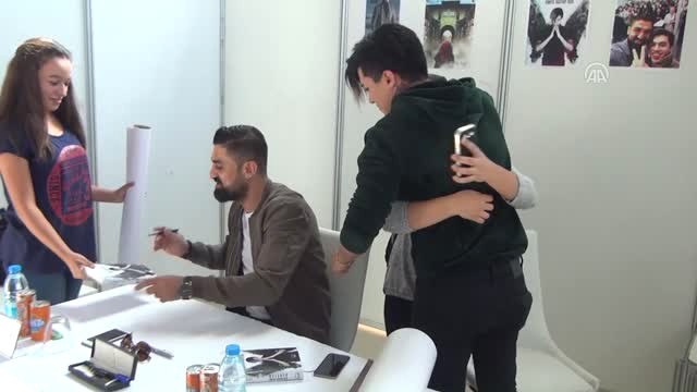 Kitap Fuarında Sosyal Medya Fenomenine Yoğun İlgi