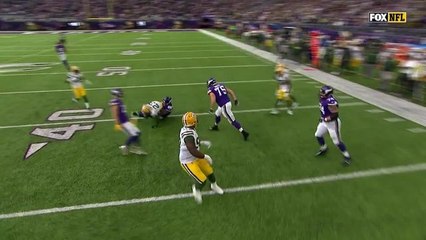 Blake Martinez tips pass to Damarious Randall for INT