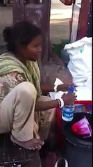 ویڈیو میں دیکھیں انڈیا کے شہر احمدآباد کے ریلوے سٹیشن پر کون سا پانی منرل واٹر کے نام پر بیچا جا رہا ہے