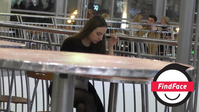 Ищем девушку из «Макдональдса» во «ВКонтакте» при помощи FindFace