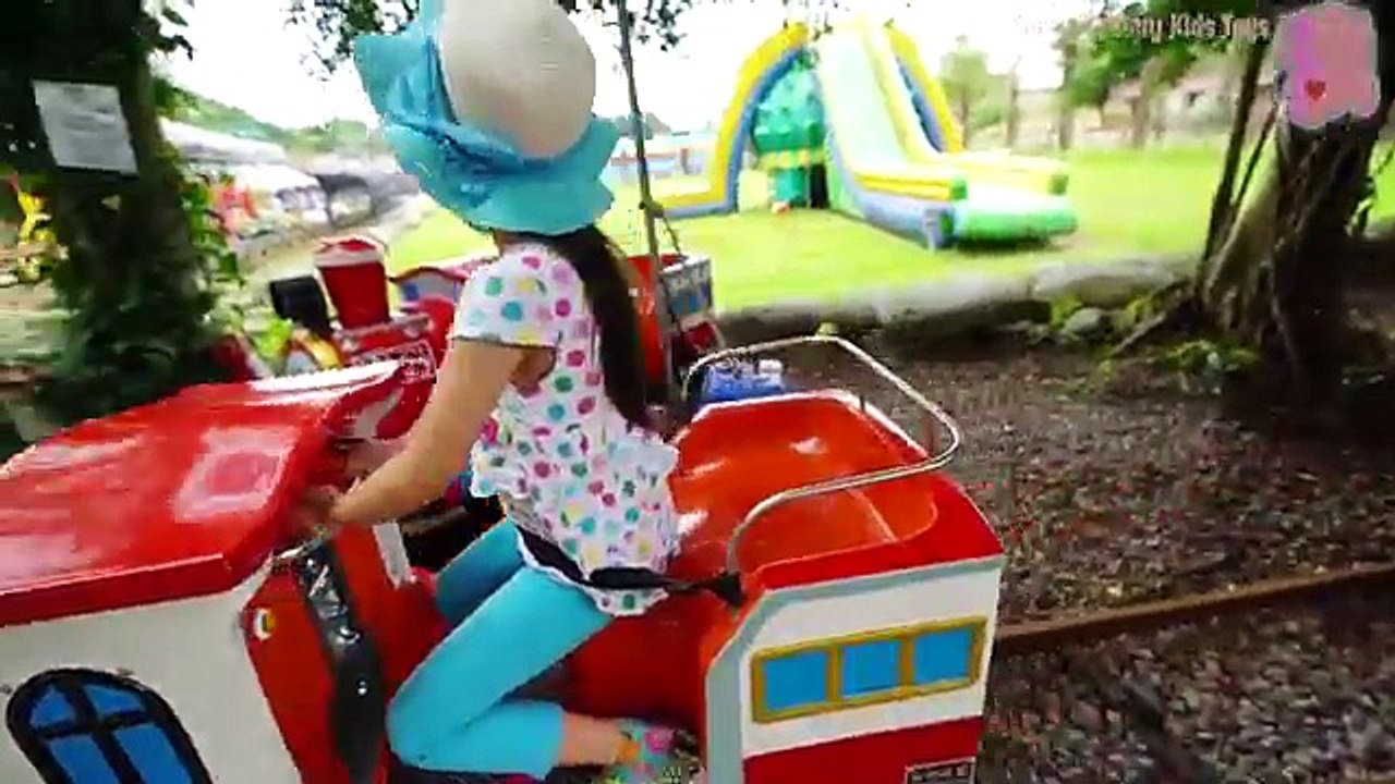 幼稚園的營火晚會在小牛仔休閒農場 玩水遊樂園 溜滑梯遊戲場 小火車軌道玩具 營火晚會 放煙火 小朋友玩遊戲 妖怪手錶的歌 switch遊戲機 Sunny Yummy Kids TOYs
