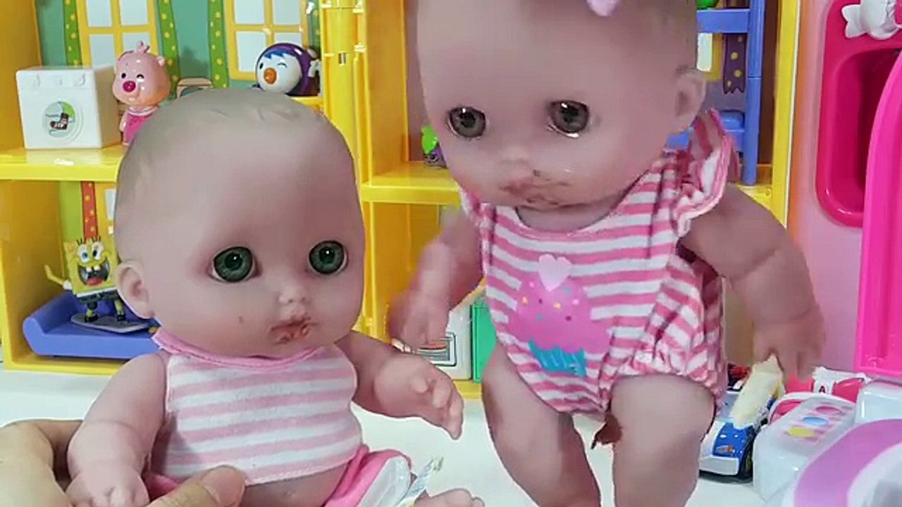 Baby Doll Potty Training Food candy - baby doll eat & poop - Bath Time Playing Shower toy