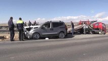 İki Otomobil Çarpıştı: 7 Yaralı - Kars