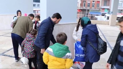 Koltuklar Kirlenmesin Diye Ayakta Giden Madenciler Tatile Oturarak Gitti