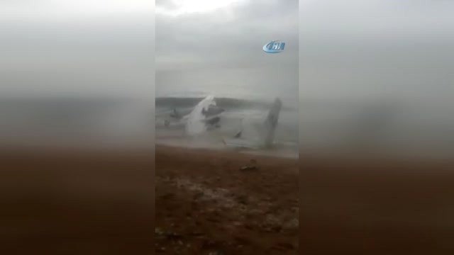 Abican'da Uçak Kazası: 4 Ölü
