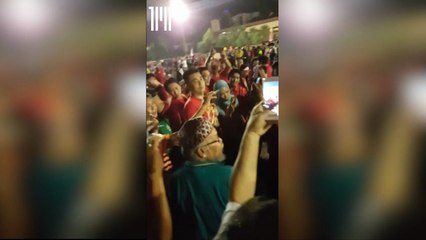 Lim Guan Eng arrives on stage at opposition rally