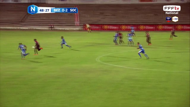 Le gardien de Béziers gagne son face à face.