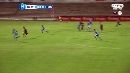 Le gardien de Béziers gagne son face à face.