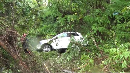 Tem'de Yardım İçin Duran Otomobile Çarptılar: 3 Yaralı