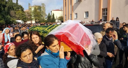 Cenazesini Kadınlar Omuzladı! Liseli Helin'in Takamayacağı Duvağı Tabutunun Üzerinde