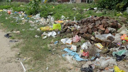 أكوام النفايات تتكدس في غوندا "أكثر مدن الهند قذارة"