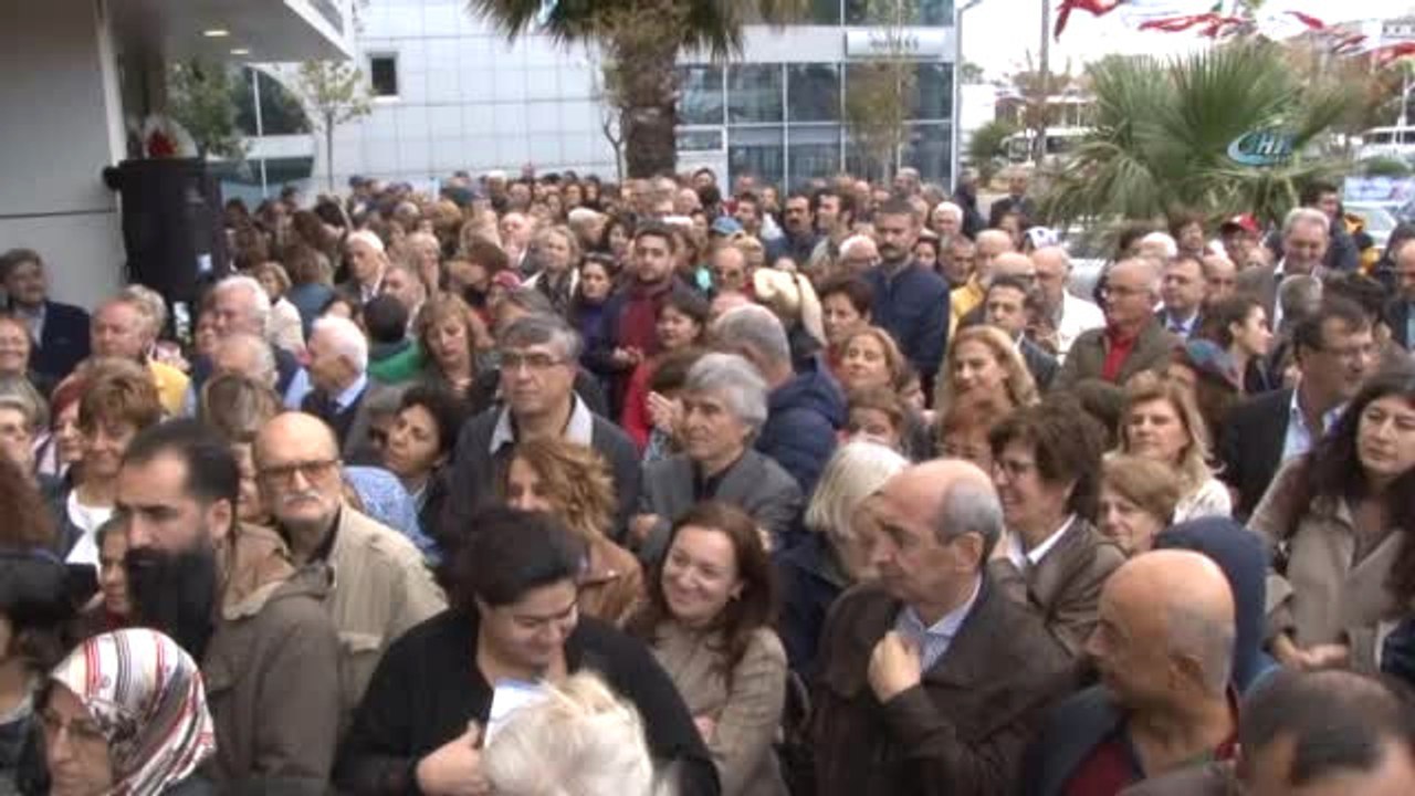 Kadıköy'de Yüzme Havuzu ve Spor Merkezi Açıldı
