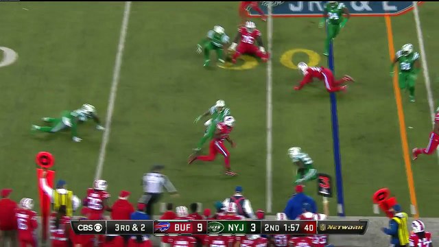 2015 - Bills LeSean McCoy makes moves for first down