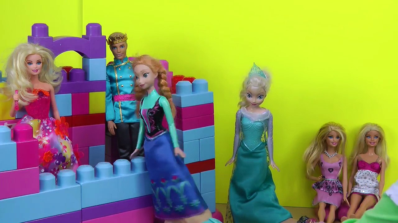Bad Elsa from Frozen freezes princess Alexa & prince Kieran out of jealousy !
