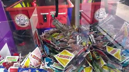 Candy Crane House - Claw Machine Wins