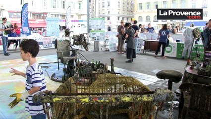 Nettoyage du Vieux-Port, déjà 20 bennes remplies