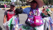 ¿Cuánto gana un Limpiaparabrisas en la Frontera? (HotSpanish Vlogs)