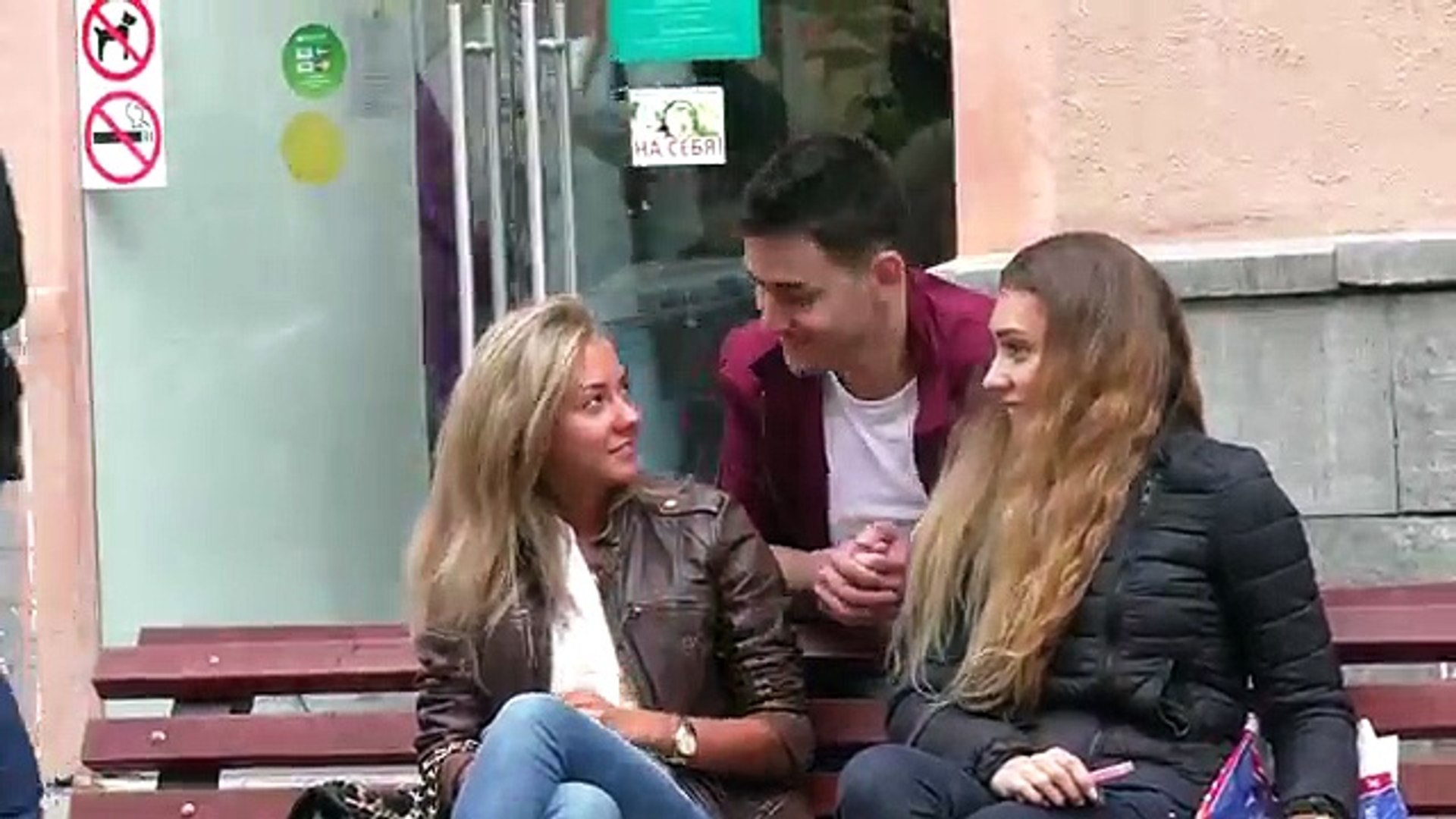⁣Научи Целоваться Пикап Пранк // Teach Me To Kiss Pick Up Lines