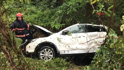 Sakarya Ticari Araç Cipe Çarptı 3 Yaralı