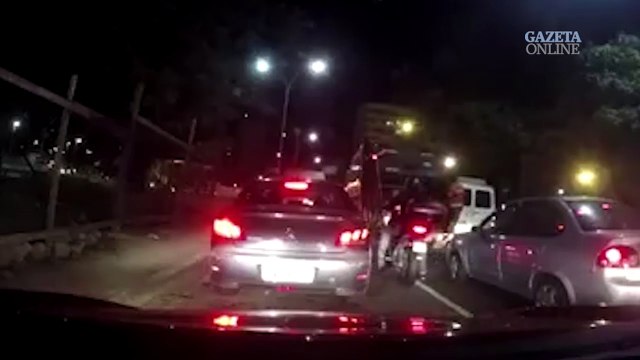 Policial do Rio de Janeiro reage a roubo