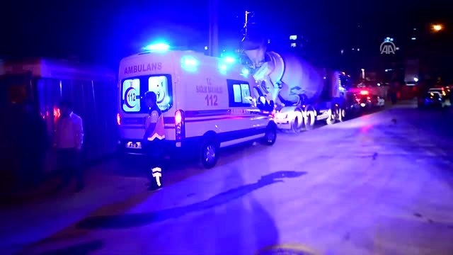 Alışveriş ve Kültür Merkezi İnşaatında İskele Çöktü (2)