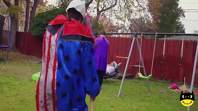 Harley Legs Run Away! Creepy Clown vs Joker Frozen Elsa Spiderman tattoo! Superheroes in