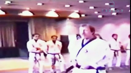 CHUCK NORRIS CHOKED OUT BY RICKSON GRACIE (1988)