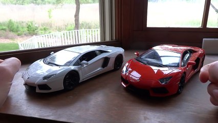 Comparison of 1/18 Lamborghini Aventador by Bburago and Welly