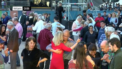 Grandes milongas, con clases de baile, exhibición de folklore y orquestas en vivo