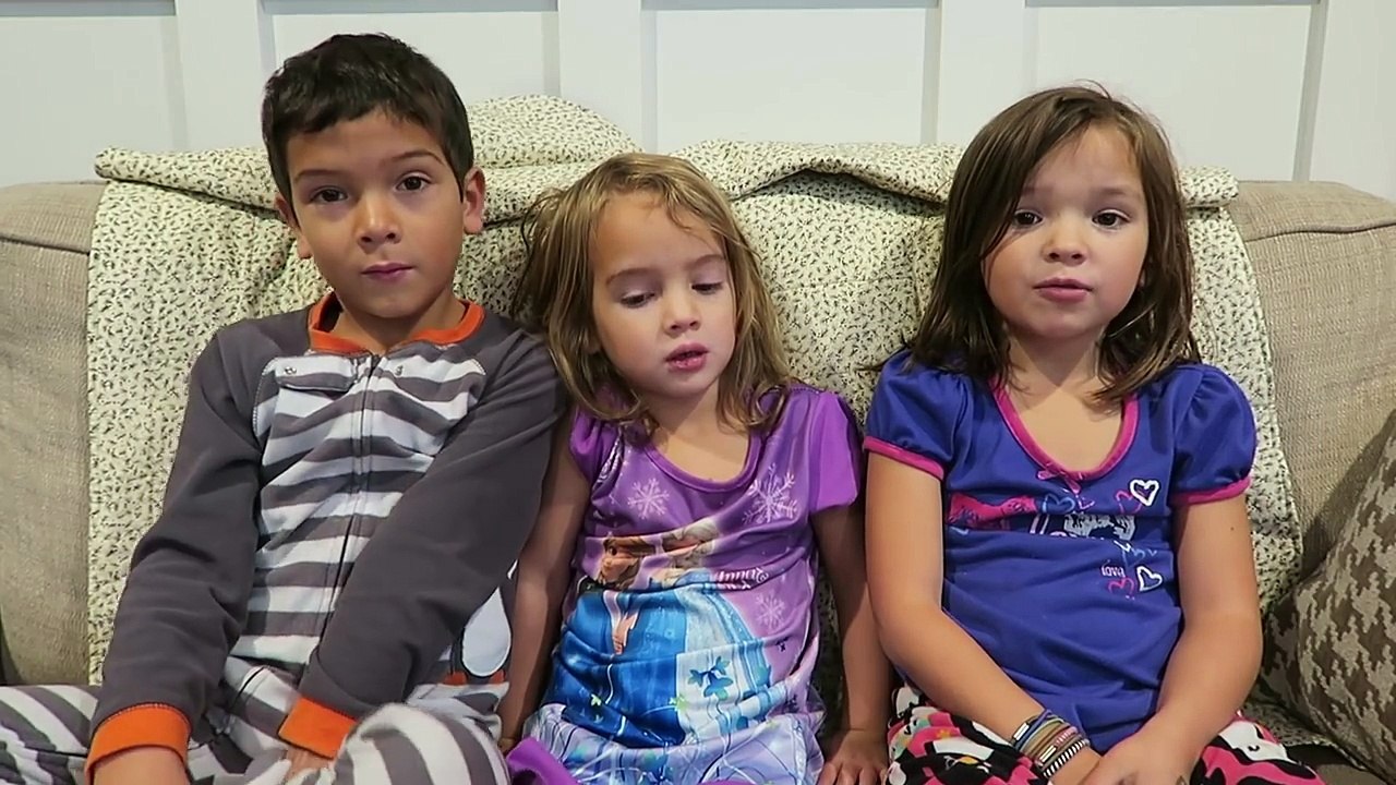 HORRIBLE HOUSE FLOOD | HELPFUL KIDS