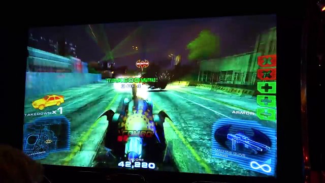 Paulinho e Toquinho Jogando Jogo de Carros do Batman - Brinquedos e Surpresas