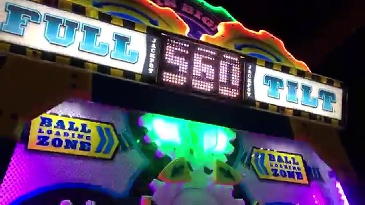 Creepy SCARY Claw Machine at Dave and Busters arcade!