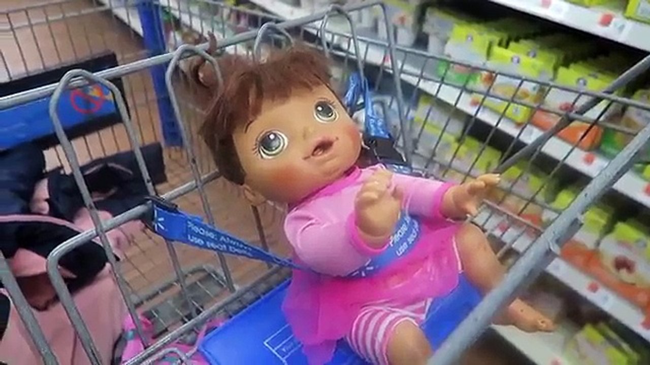Shopping with BABY ALIVE baby go bye bye at WALMART! + Diaper change!