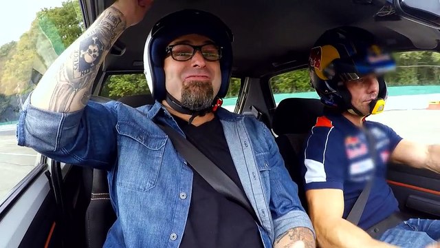 AVANT-PREMIERE - Le champion de rallye Sébastien Loeb essaie une 205 GTI devant les caméras de RMC Découverte