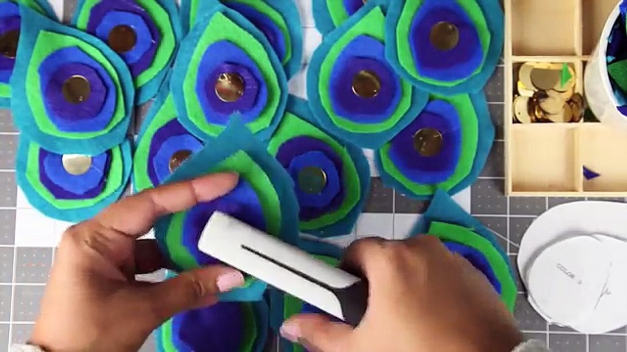 DIY Peacock Costume, No sew Halloween Costumes, Felt crafts ideas, Fiskars, Elmers Spray Adhesive