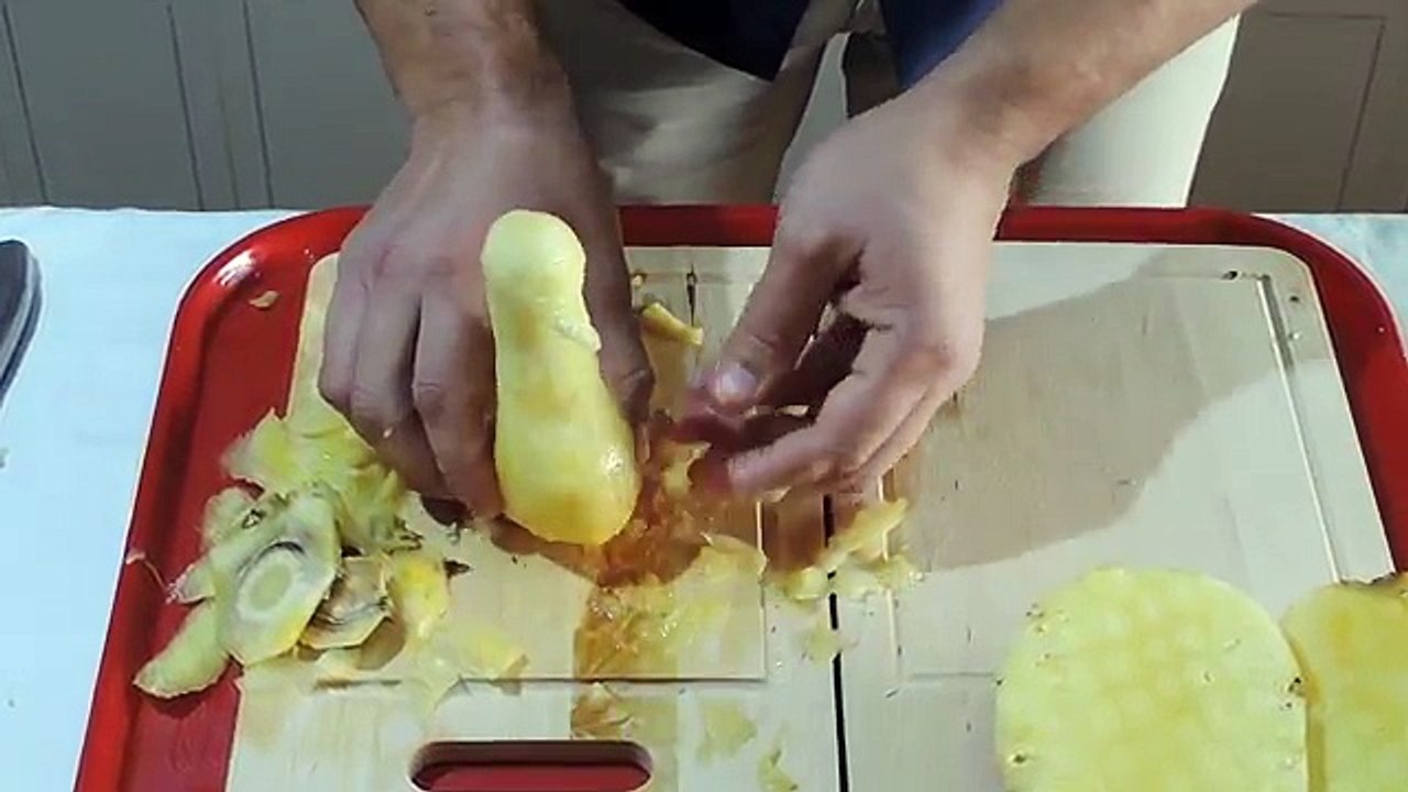 HOW TO MAKE A PEACOCK WITH PINEAPPLE - By J.Pereira Art Carving Fruits