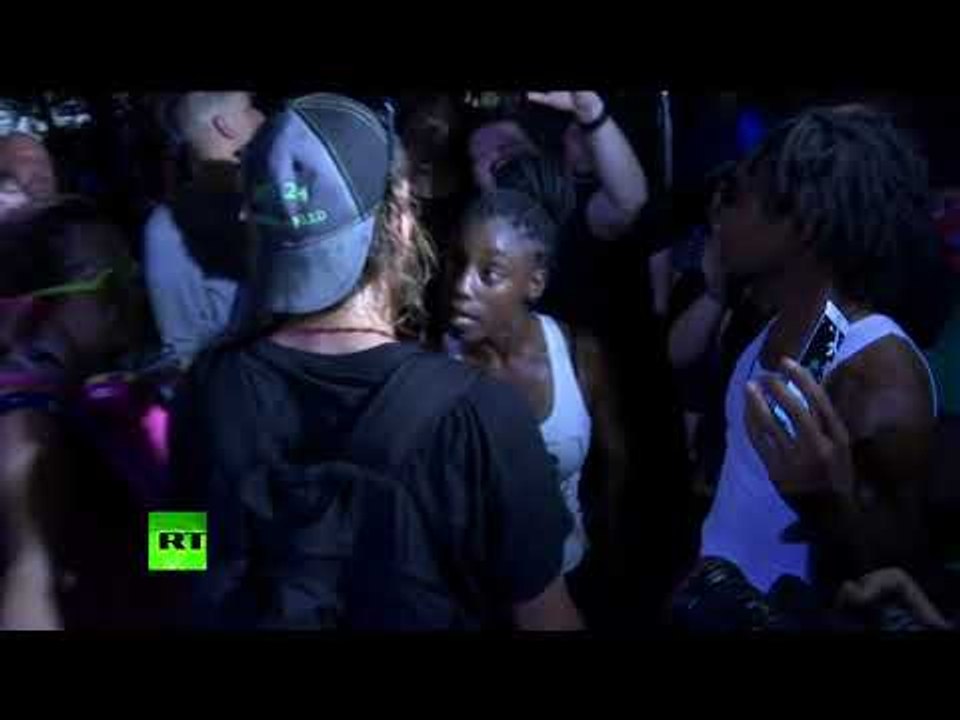 Anti-racism protesters scuffle with supporters of a Confederate monument in Dallas