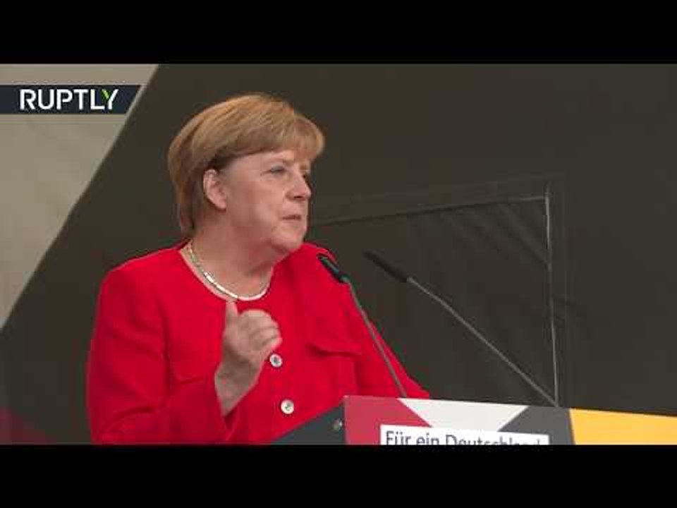 ‘Merkel must leave’: German chancellor booed & heckled at campaign rally in Brandenburg
